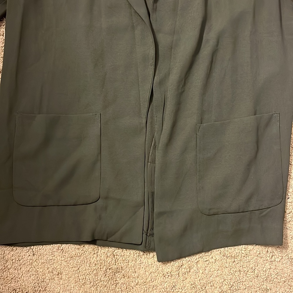 100% polyester - Picture 4 of 4